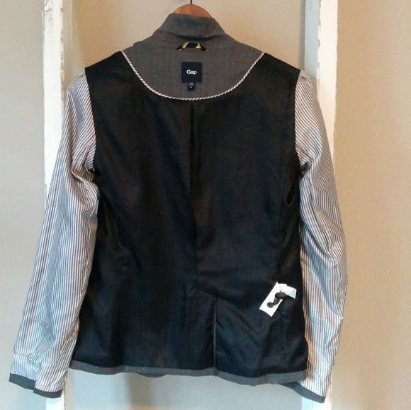 Gap 98% Wool Blazer, Size 8 - Picture 7 of 9